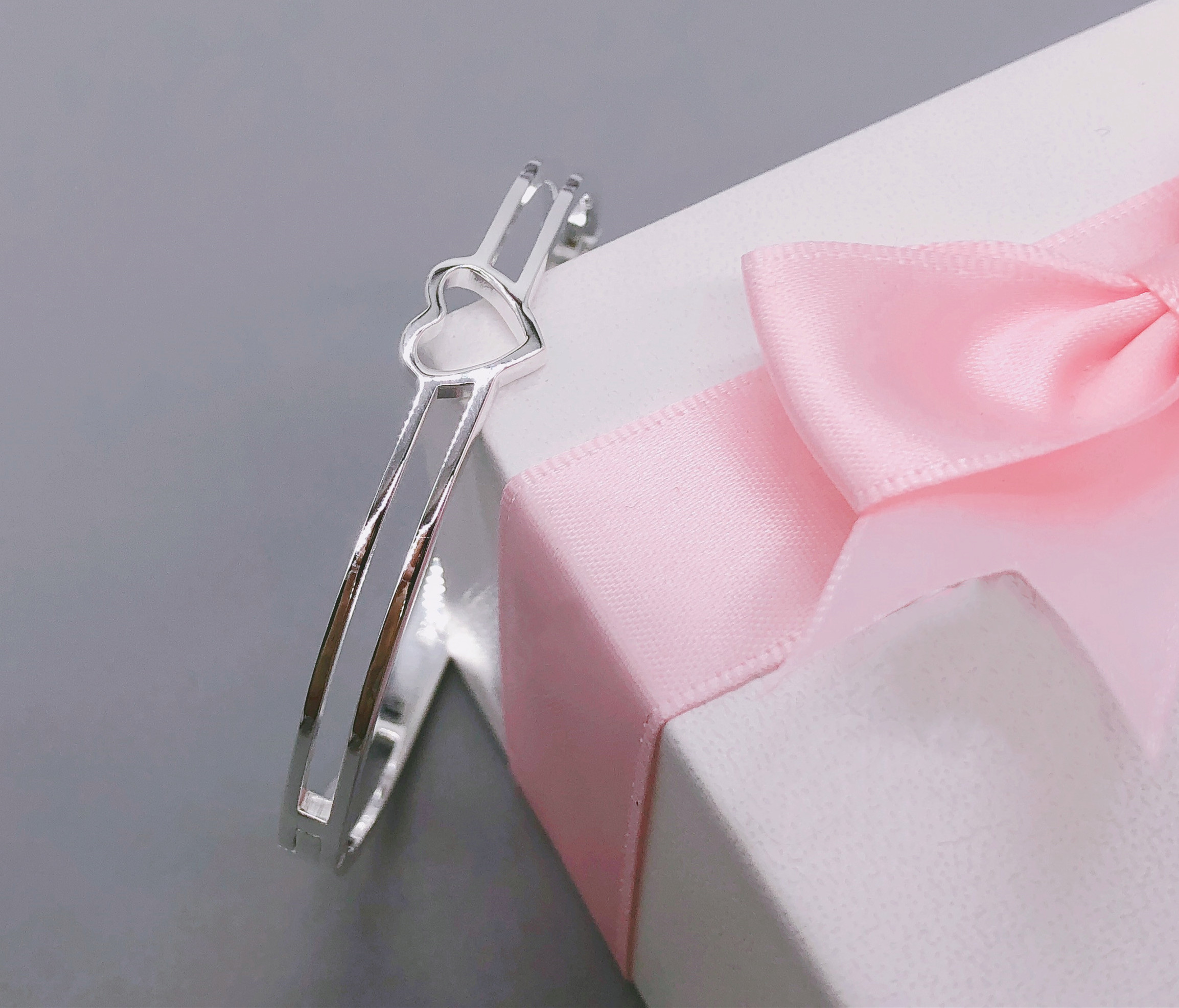 一招教你辨别真假纯银,在网上买纯银耳钉怎么辨认真假