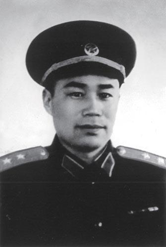 传奇战将王近山为何屡换司机？其中一件事令其悲痛至极