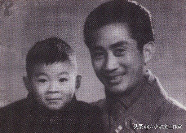 六小龄童纪念日,六小龄童和父亲合影