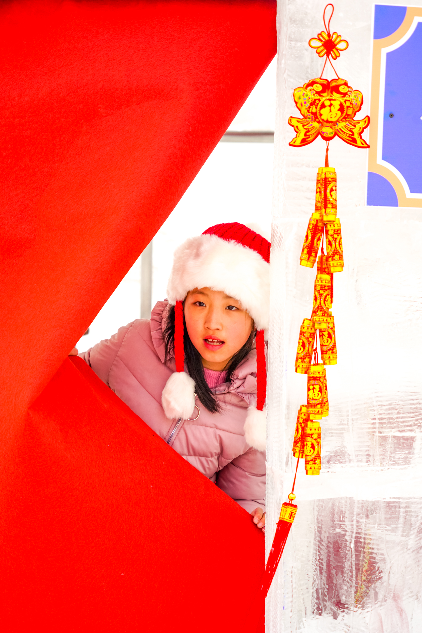 美也声声马鸣，冰雪晶莹！壮哉辽阔草原，新岁康安