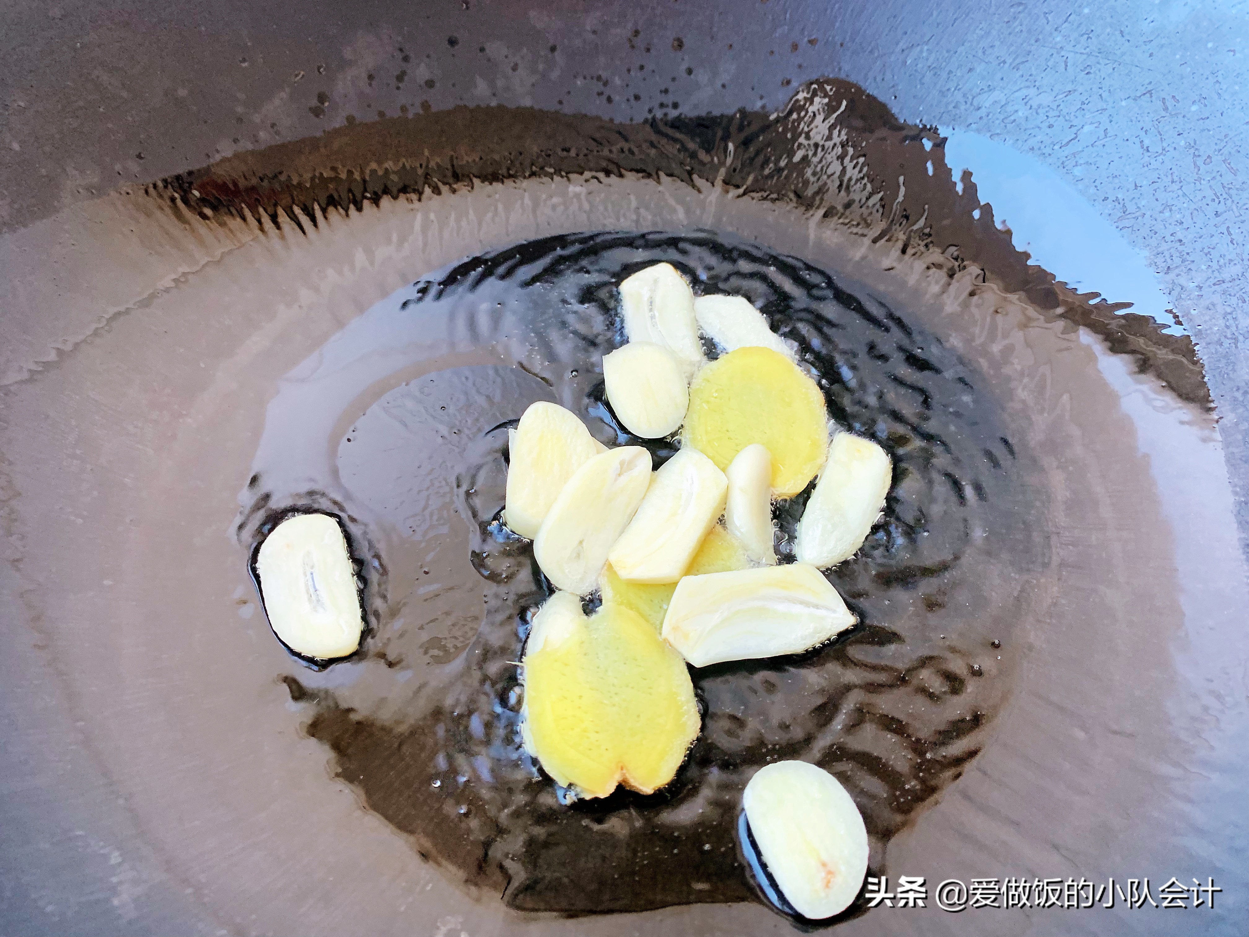 冷冻带鱼表面的白鳞需要去除吗,带鱼表面的白鳞越白营养越好吗