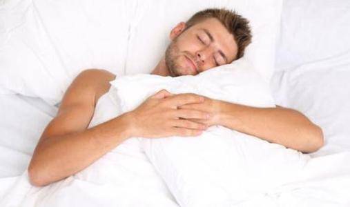 下面湿哒哒，越抓越痒痒？医生提醒：除了阴囊潮湿，还得小心湿疹