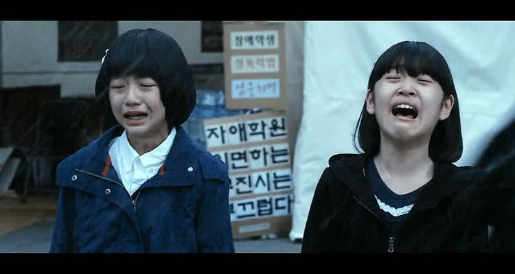 高铁上，父亲乱摸女儿：性盲比文盲更可怕