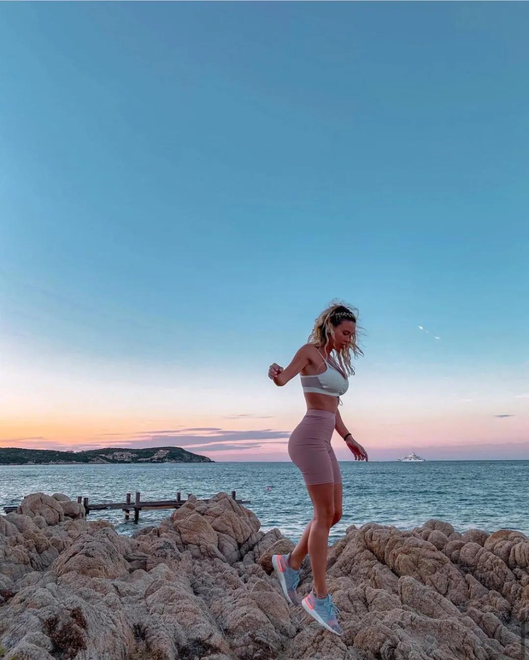 意大利宅男女神!36D好身材,700万粉丝被她撩疯了