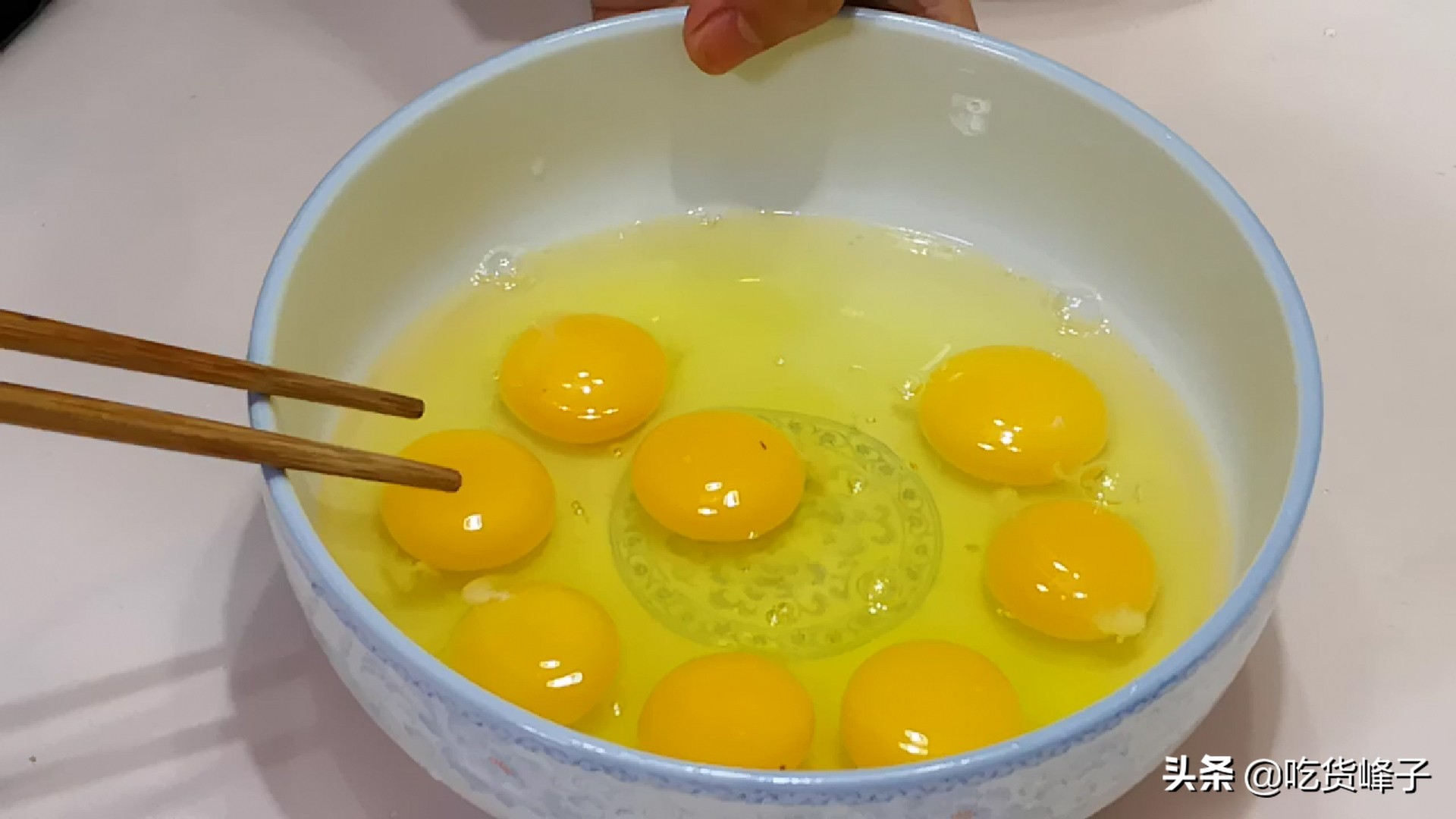 鸡蛋酱怎么做拌面条,爱吃面条的要留意