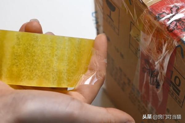 胶带上有小洞,胶带上有许多小洞