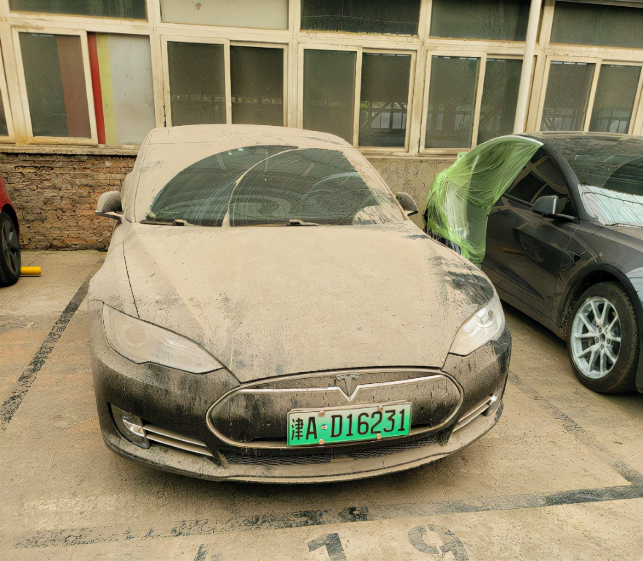 特斯拉退一赔三后反诉车主,特斯拉退一赔三维权车主二审胜诉