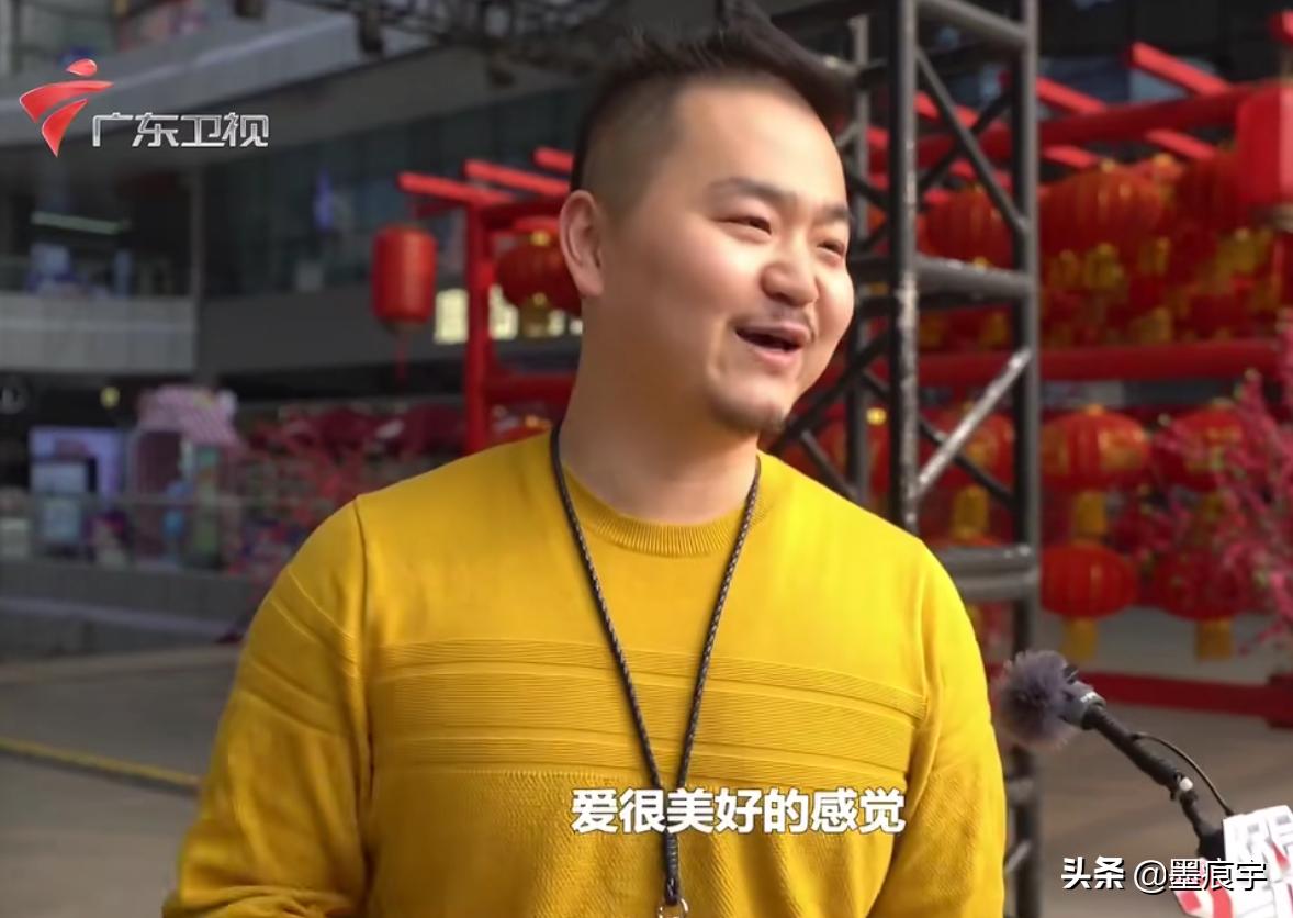 男子拿假钻戒求婚,男子自称月入百万却拿假钻戒求婚