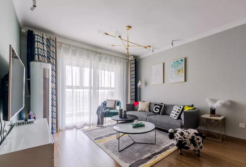 窗帘罗马杆和轨道哪个褶皱效果好,窗帘可以装一根轨道一根罗马杆吗