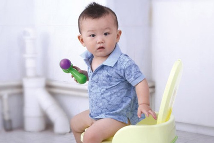 孩子在幼儿园不敢大便怎么开导,幼儿不愿意在幼儿园大便怎么办