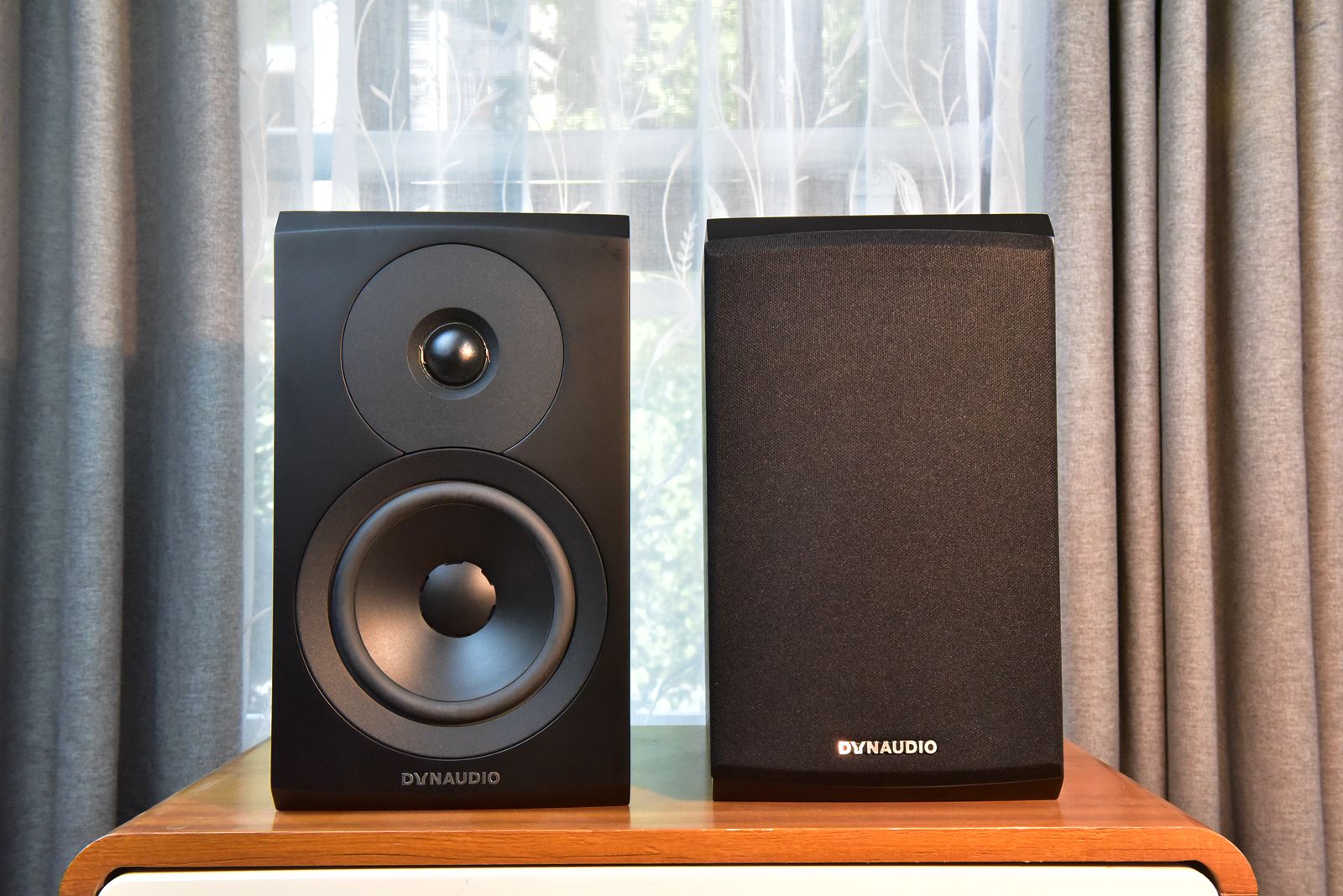 大众买得起的丹拿书架箱上手：仅靠技术细节就足以验明正身