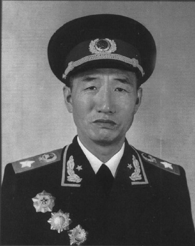 开国拟授将军，多少黄埔生？彭总：81个，主席：蒋校长要生气喽