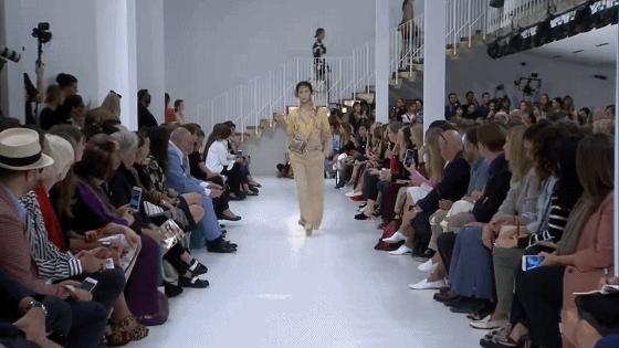 雎晓雯刘雯奚梦瑶何穗机场合影,何穗奚梦瑶刘雯雎晓雯图片