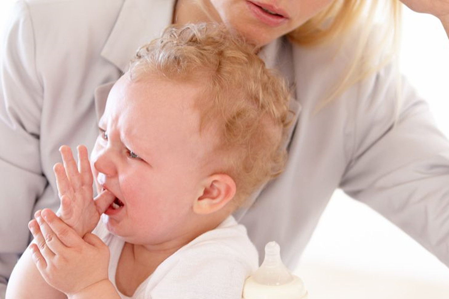 宝宝未按时添加辅食有什么影响,太早喂辅食会影响宝宝发育吗