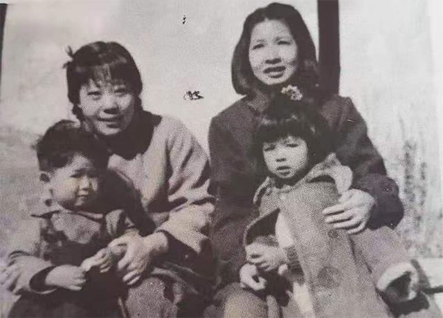 陶斯亮问母亲曾志：大哥的父亲是谁？曾：长得和夏明震一个样子