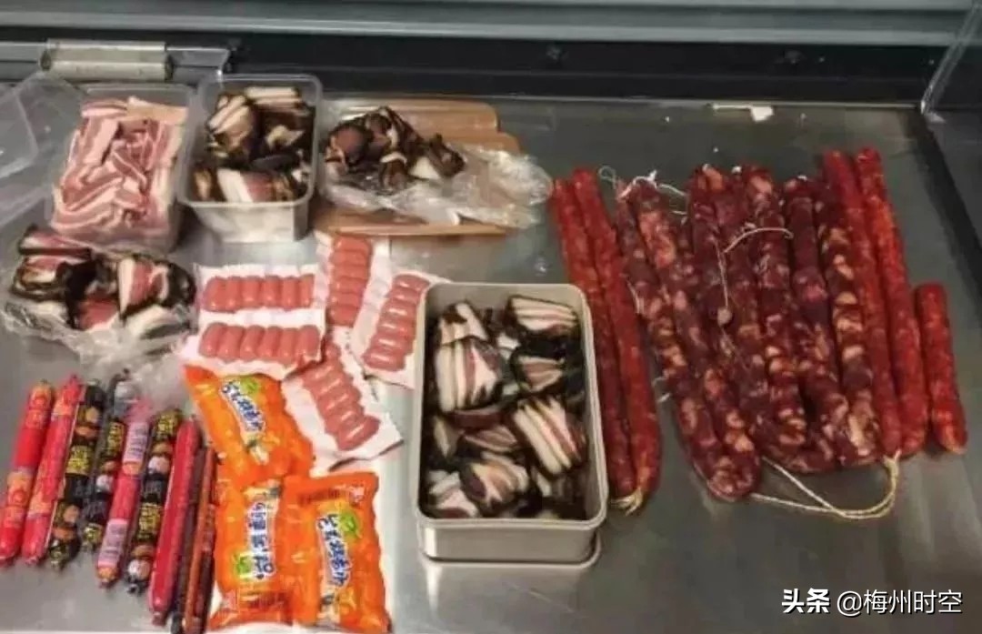 广东人办理港澳通行证要回当地办,广东人出国要办什么手续去哪办