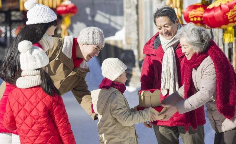 春节为何要挂灯笼放鞭炮，这样做有何意义呢？