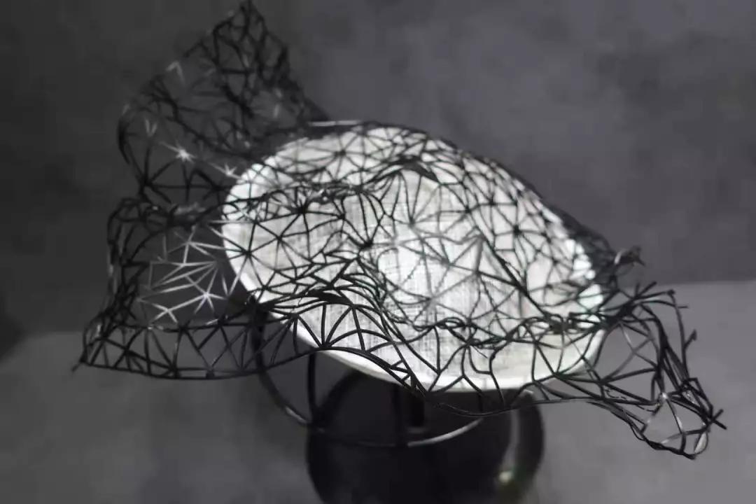 专访|“头大戴不下”怎么办?帽匠设计师Coco跟你聊帽子的学问