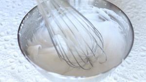 戚风蛋糕消泡是什么原因,戚风蛋糕太绵密是不是消泡了