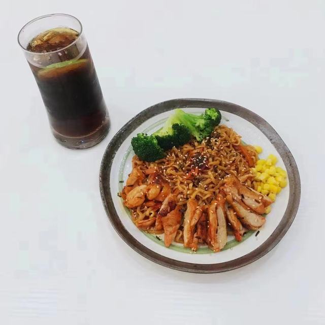 黑珍珠一钻雪蟹宴、谢霆锋爱吃的网红甜品……11月新店榜来了！