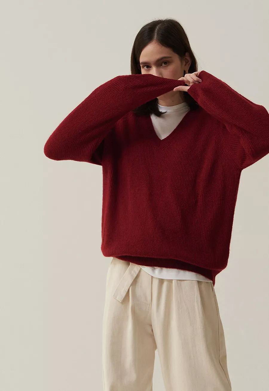 卫衣里的打底衫叠穿推荐,连帽卫衣与圆领毛衣的基础感穿搭