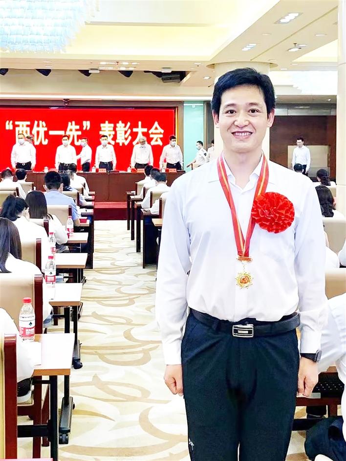 *党**群共建与企业发展双融双促