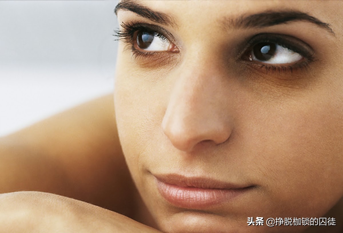 女孩黑眼圈重什么原因造成的,中医认为黑眼圈是什么原因造成的