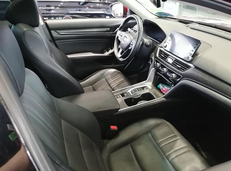 本田雅阁体验,雅阁红色外观