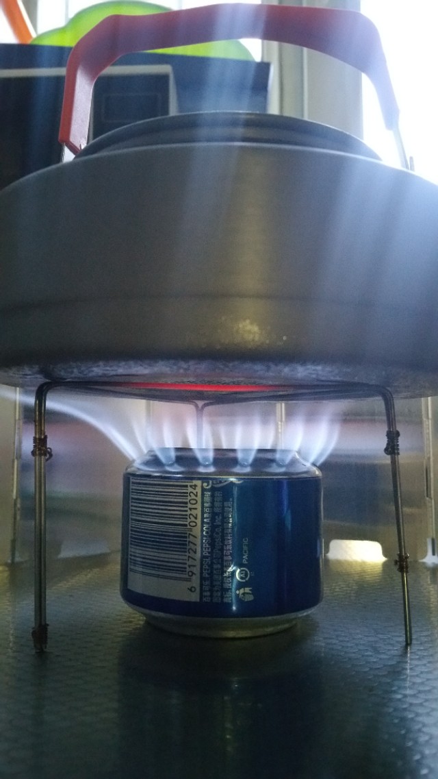 两个易拉罐做酒精炉方法,三个易拉罐自制酒精炉教程