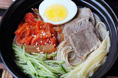 韩国人教你做正宗韩式冷面，知道配方很重要，其实做法超简单