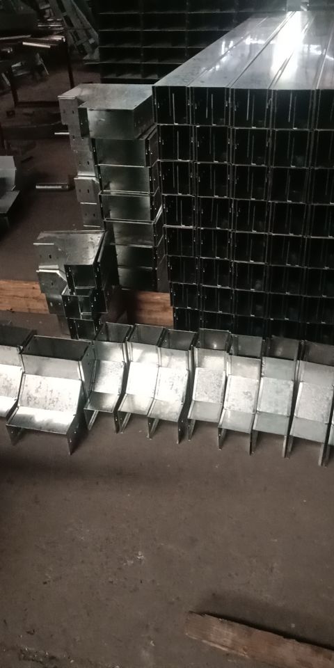 专业做桥架的工人,桥架厂普工是干啥子的