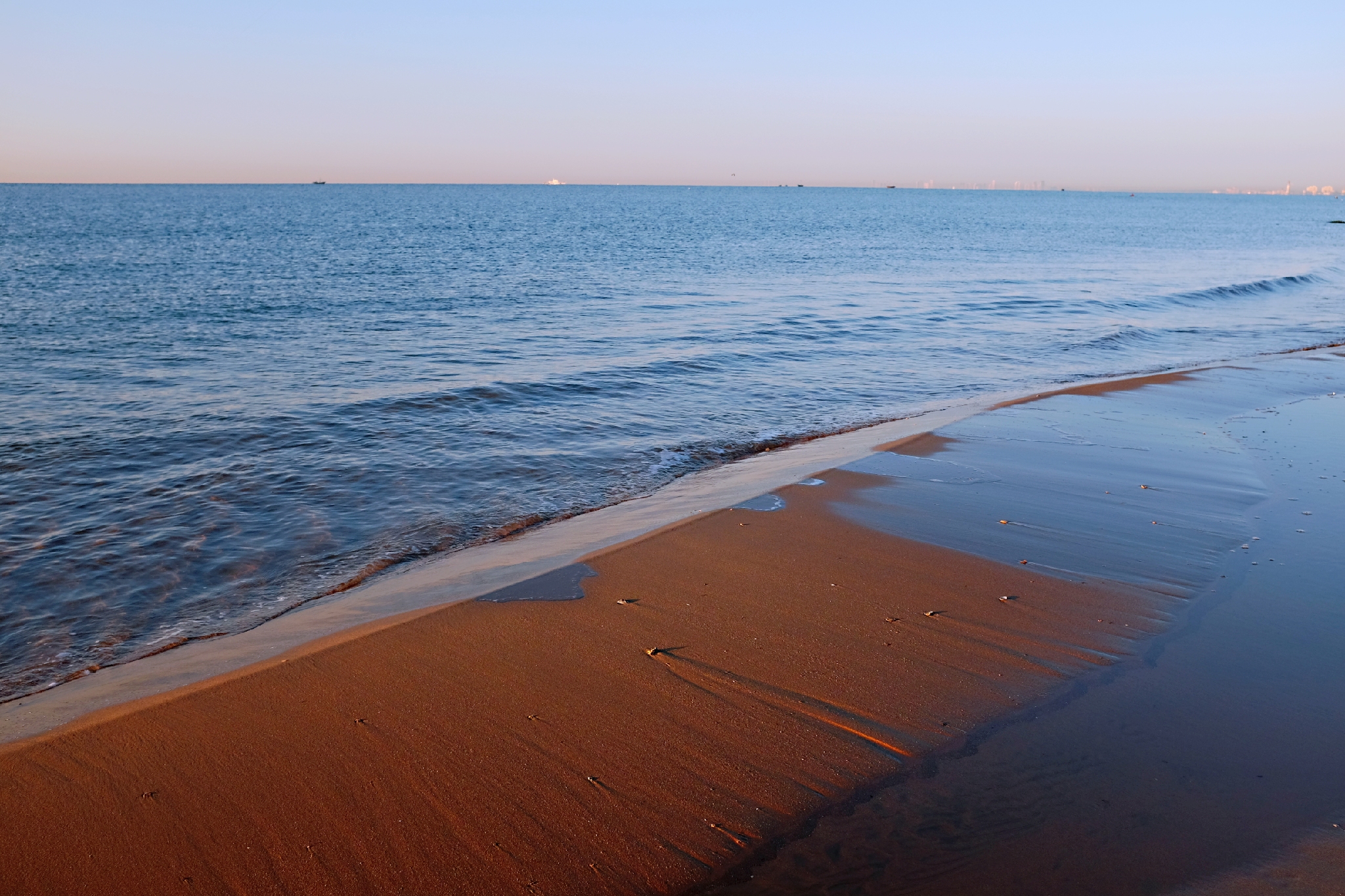 到了北戴河之后怎么去海滨浴场,北戴河怪楼奇园景区今天可以玩吗
