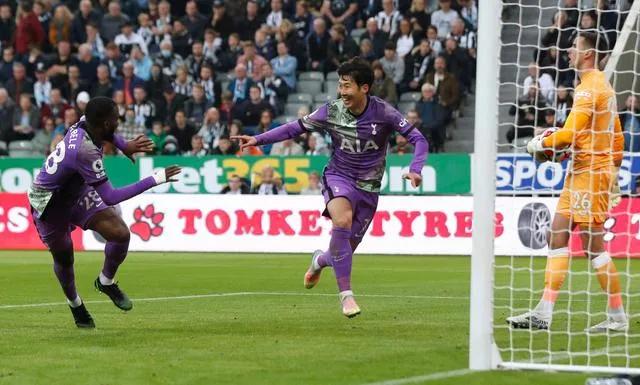 韩国一哥“晃过”新冠结果被一位活雷锋抢了风头