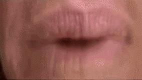 倪妮泳装露齿笑又迷倒一票人！湿法风格突然走火，牙白才敢这样玩