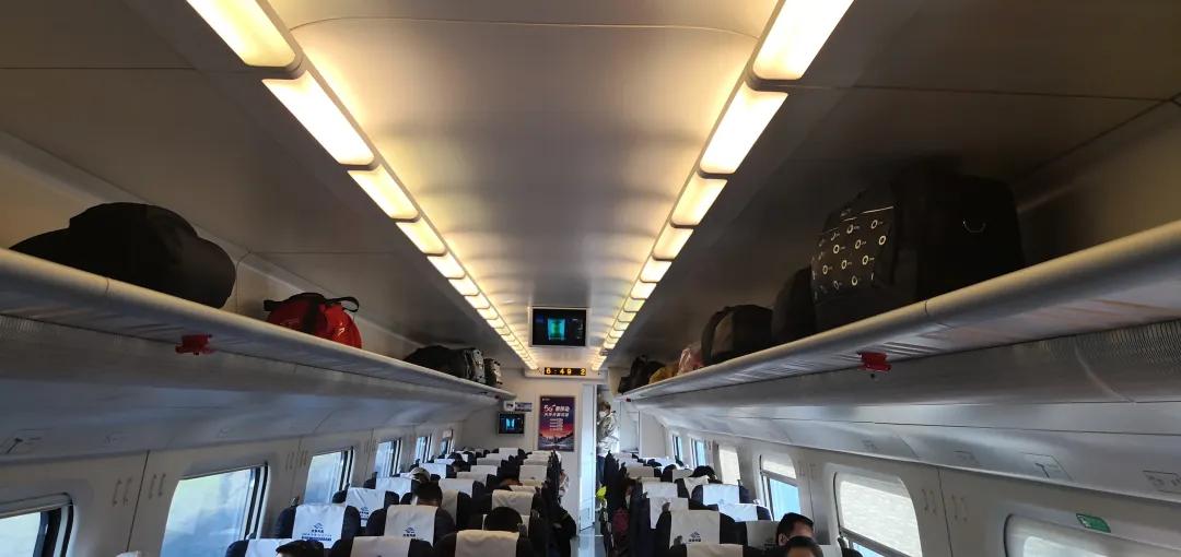 高铁怎么放行李,高铁有放行李的地方吗