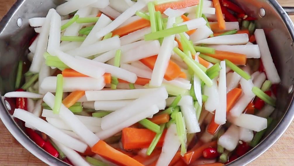 饭店的泡椒萝卜条为什么那么好吃，教你这小妙招，天天吃都不会腻