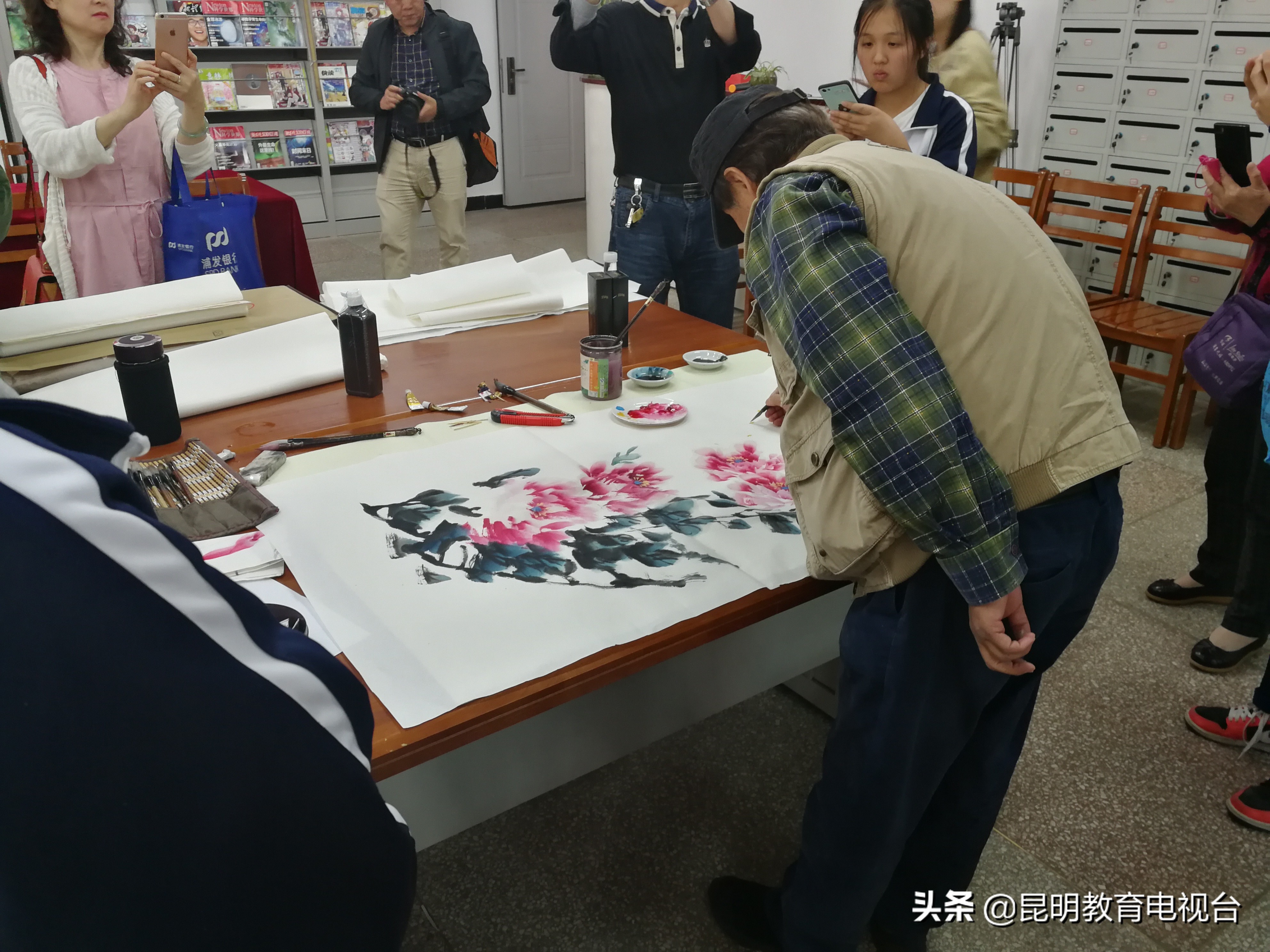 涔︾敾鑹烘湳杩涙牎鍥堪澧ㄩ棣欐鼎蹇冪敯,涔︾敾鍚嶅璧拌繘鎴戞牎