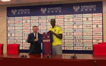 四届非洲足球先生亚亚·图雷加盟青岛黄海足球俱乐部