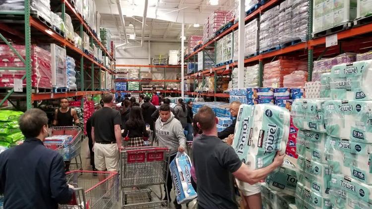 中国人居家两个月生活无忧,美国多数家庭,竟拿不出500美元?