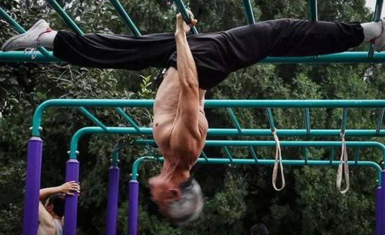 久坐后起身腰痛怎么回事,久坐导致的腰肌劳损比较痛怎么办