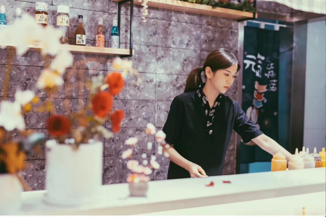 外卖人均80元,最高9000单/月,它4年开43家直营店