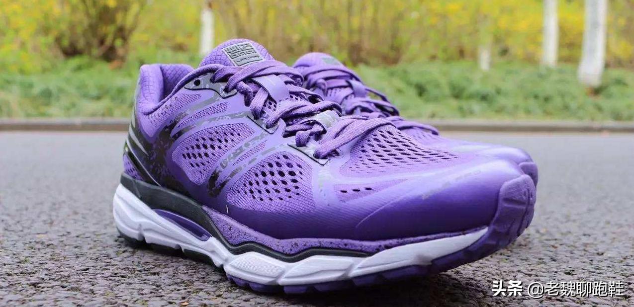 四大跑鞋对比阿迪耐克,耐克和阿迪顶级跑鞋真实测评