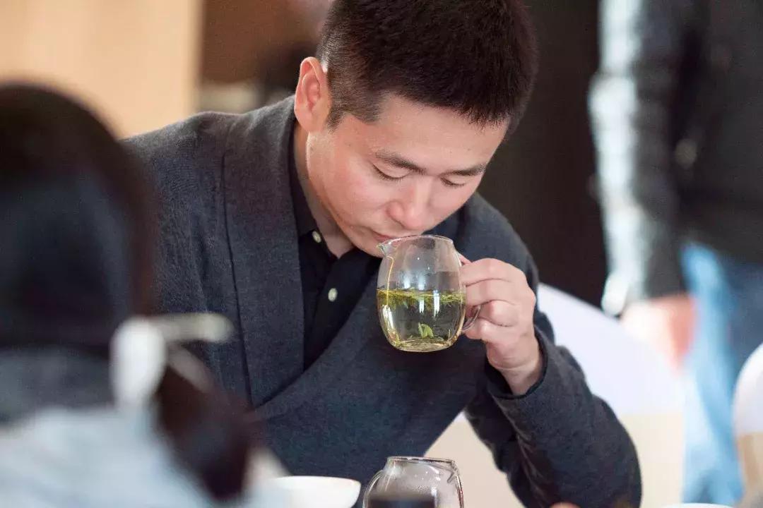 竹叶青峨眉山高山绿茶品味,三百多的竹叶青峨眉高山绿茶