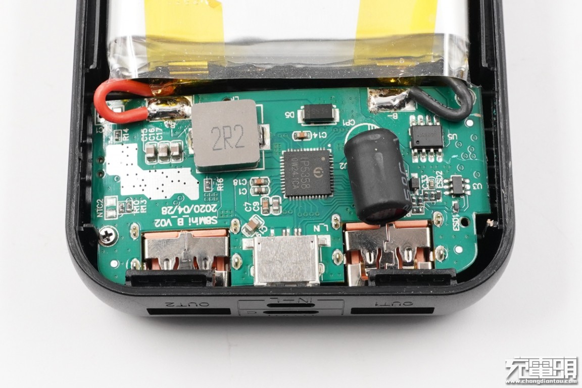 羽博充电宝拆解20000电芯,羽博30000毫安移动电源拆解