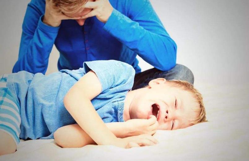 孩子街头耍无赖，家长教育没效果，面对孩子的礼貌教育该怎么做？