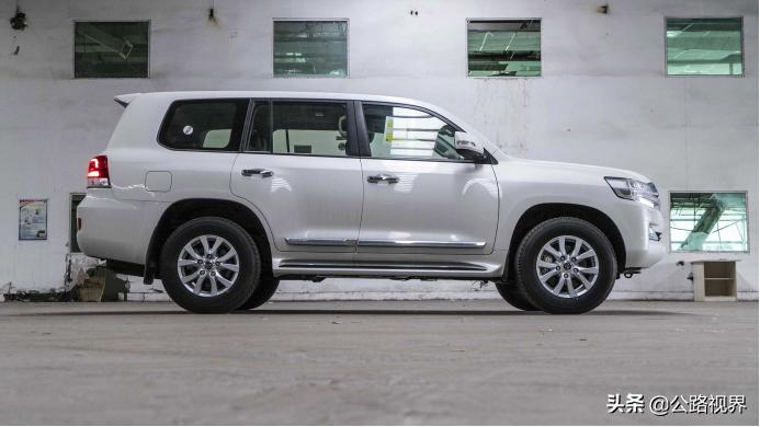 陆巡4700和4600用车感受,17年陆巡4000是6缸还是8缸