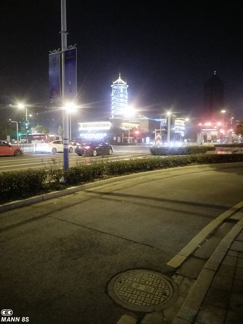 手机掉水里当场拿起来,手机掉入水中还可以正常使用