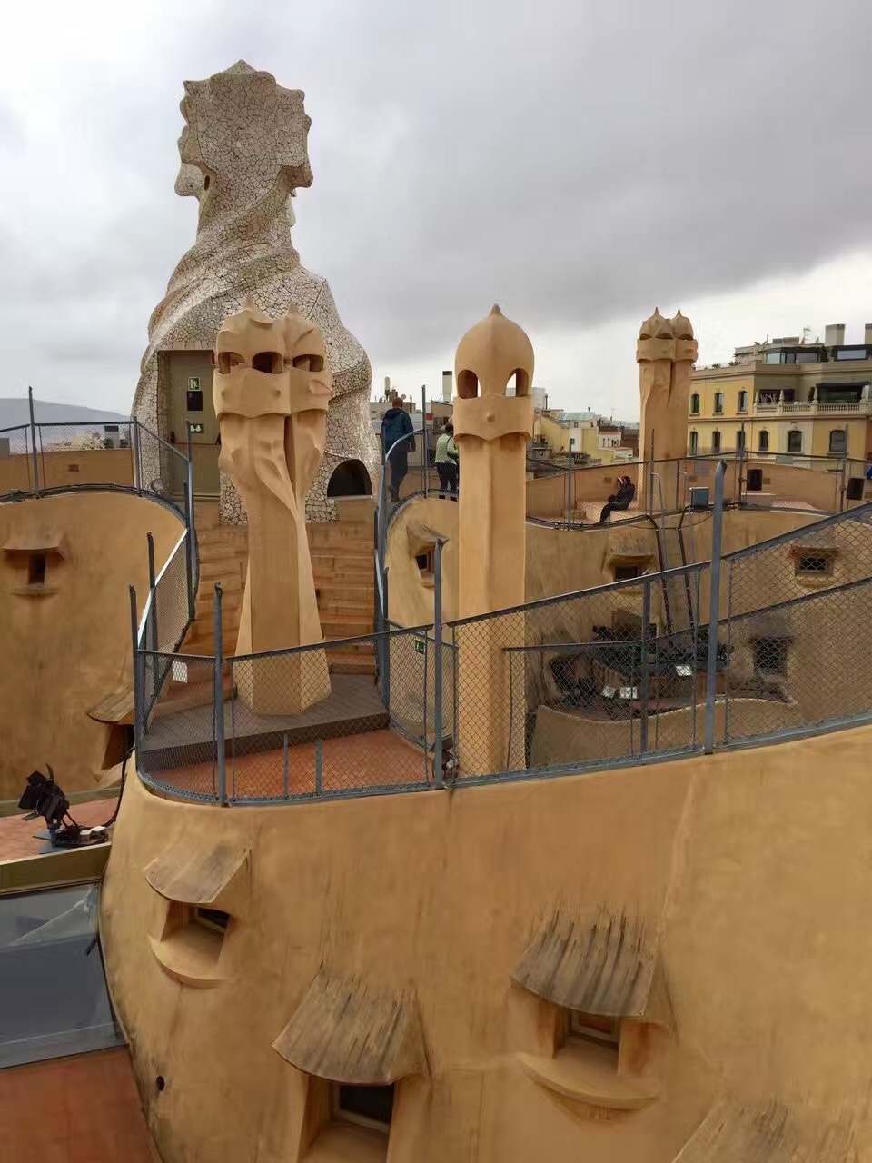 西班牙建筑大师高迪回顾展,西班牙高迪几个典型建筑