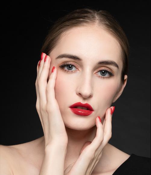 角质层薄早上不洗脸直接抹面霜,角质层很薄的皮肤怎么上妆不卡粉