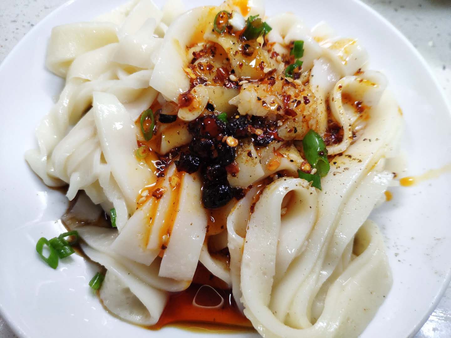 电动打蛋器做凉皮视频教学,用小苏打怎么做凉皮窍门